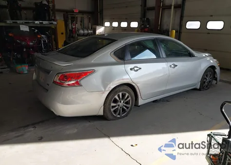 2015 Nissan Altima 2.5 S z USA, uszkodzony, nr VIN 1N4AL3AP1FC567307